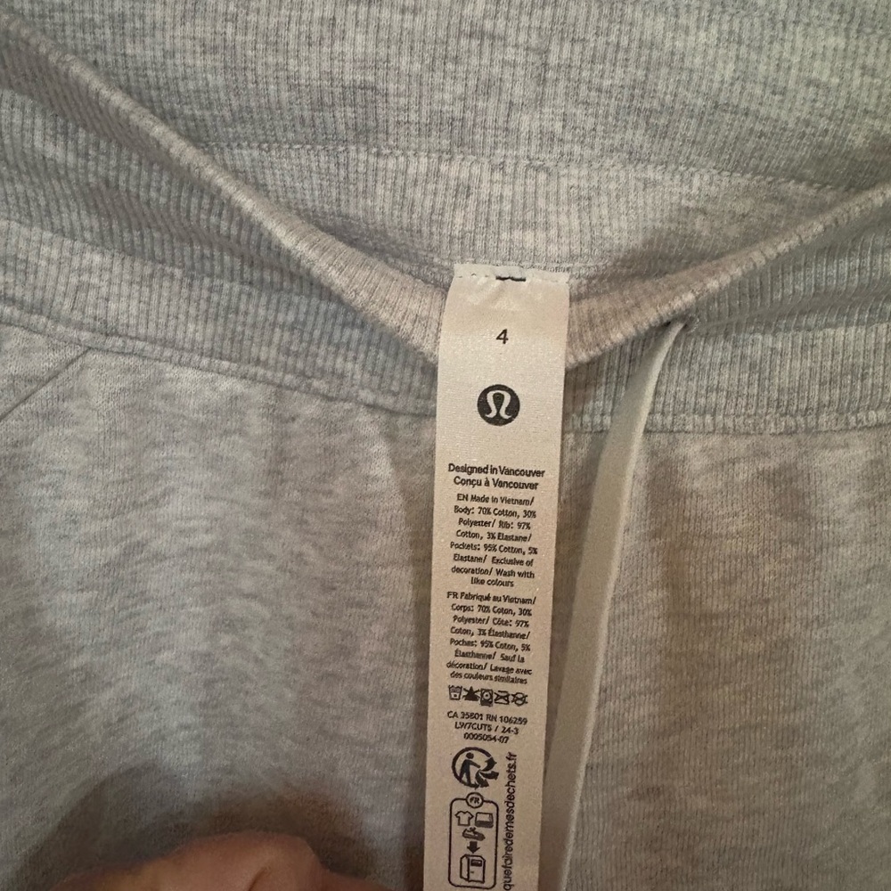 Lululemon Scuba High Rise Shorts - Picture 5 of 6